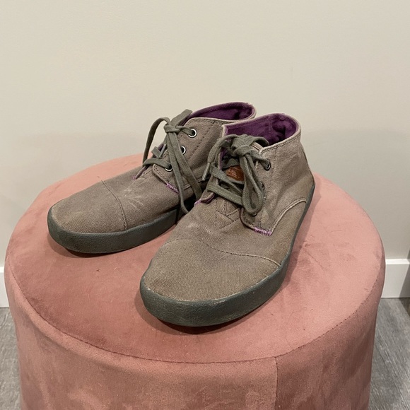 Toms Chucks Light Brown/Gray 7M - Picture 2 of 8